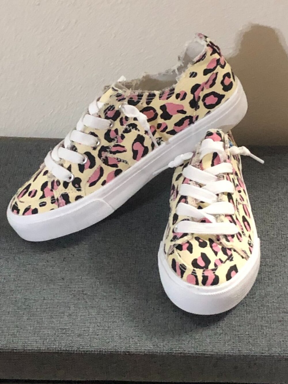 Obtaom Women's canvas leopard print shoes